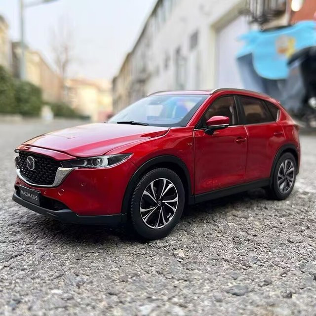MAKEDA Mazda CX-5 SUV Modellauto aus Metall im Maßstab 1:64, Rot - Bild 1