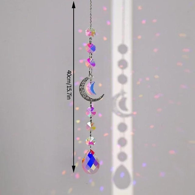 Kristall-Sonnenfänger mit Engel-, Mond- und Schmetterlingsanhängern in Weiß und Multicolour als hängendes Windspiel für Garten und Fenster - Bild 1