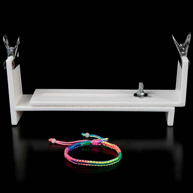 DIY Armband-Herstellung Set: Rotes und weißes Flechtgestell aus Kunststoff als Handgefertigtes Fixierwerkzeug und Strickplatte für Seil-Kunstwerke - Bild 5