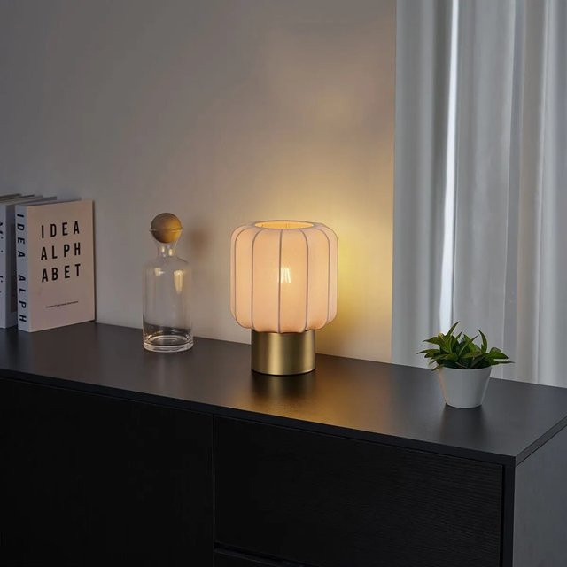 QAZQA Japandi Tischleuchte Pluni in Gold mit beigem Stoffschirm - Bild 1