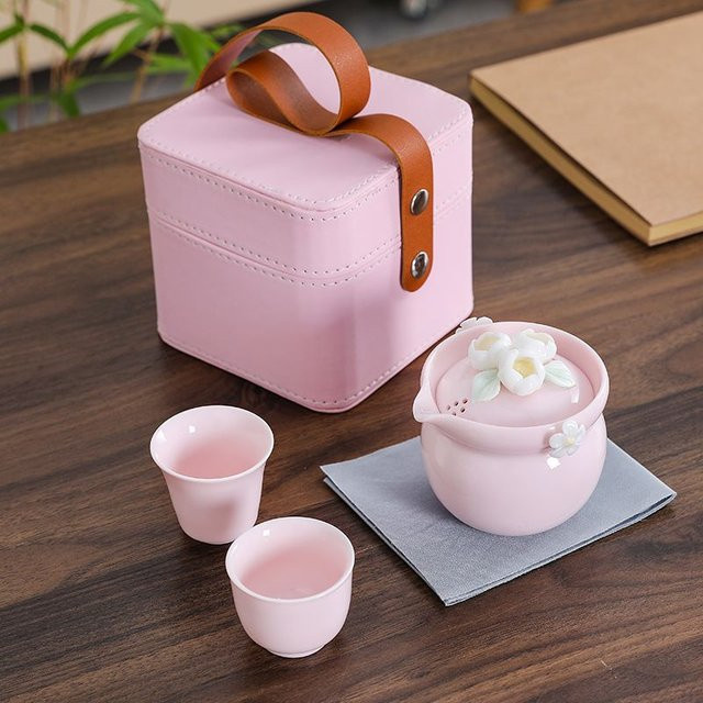 Tragbares Reise-Teeset aus Keramik mit floralem Design in Rosa, bestehend aus zwei Espresso-Tassen - Bild 1