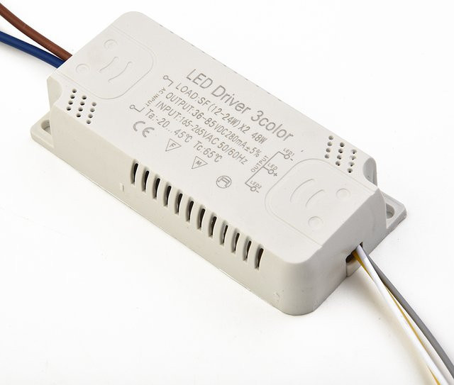 VIBRATITE LED-Treiber 3-Farben-Adapter nicht isolierender Transformator AC165–265 V - Bild 1