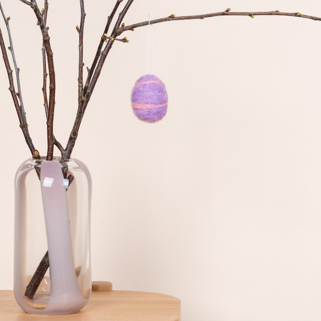 BLUME2000 Deko Filzhänger Ei mit lila Streifen für Ostern und Frühling - Bild 1