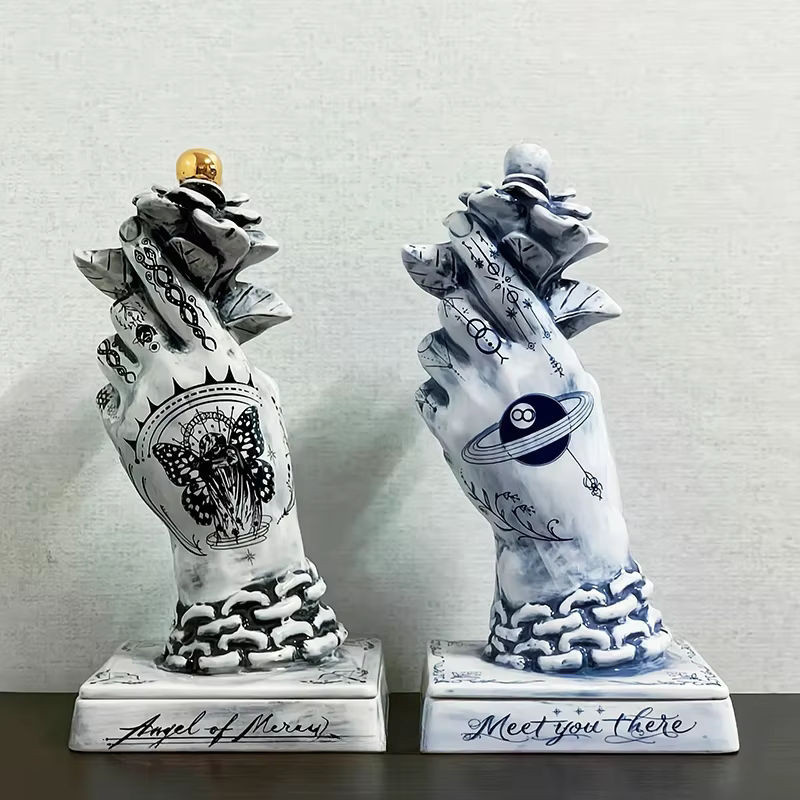 Ästhetische Keramik-Miniaturfiguren in Blau und Weiß als dekorative Statuetten für deine Raumdekoration - Bild 1