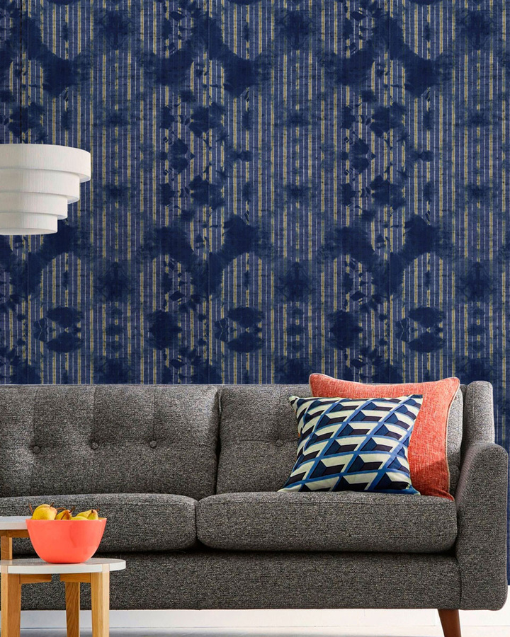 MINDTHEGAP Tapete Washed Shibori Indigo in Blau mit abstraktem Design - Bild 1