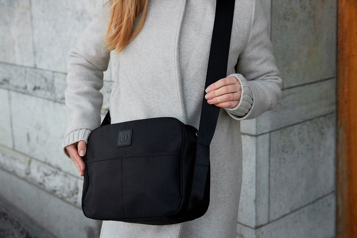 Elodie Wickeltasche Messenger Crossbody in Schwarz aus Textil - Bild 2