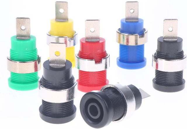 10 Stück Anschlussadapter für 4mm Bananenbuchsen und 4mm Bananenstecker als Einbaubuchsen für den Schalttafeleinbau, Farben: Rot, Schwarz und Mehrfarbig - Bild 1