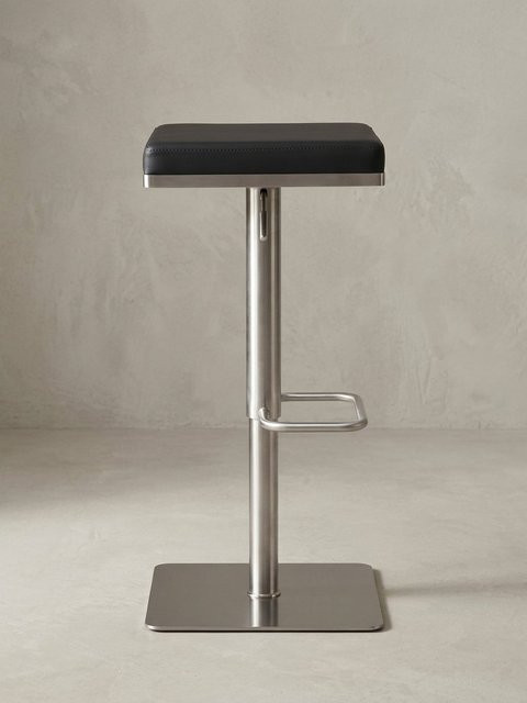 Moderner Barhocker von KADIMA DESIGN in Schwarz aus Kunstleder und Edelstahl, höhenverstellbar und drehbar - Bild 1
