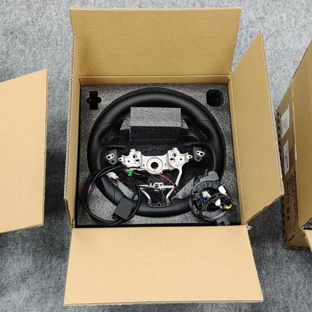 Schwarzes perforiertes Lederlenkrad von CARTRIMHOME für Toyota RAV4 2019–2024 und Camry 2018–2023 - Bild 1