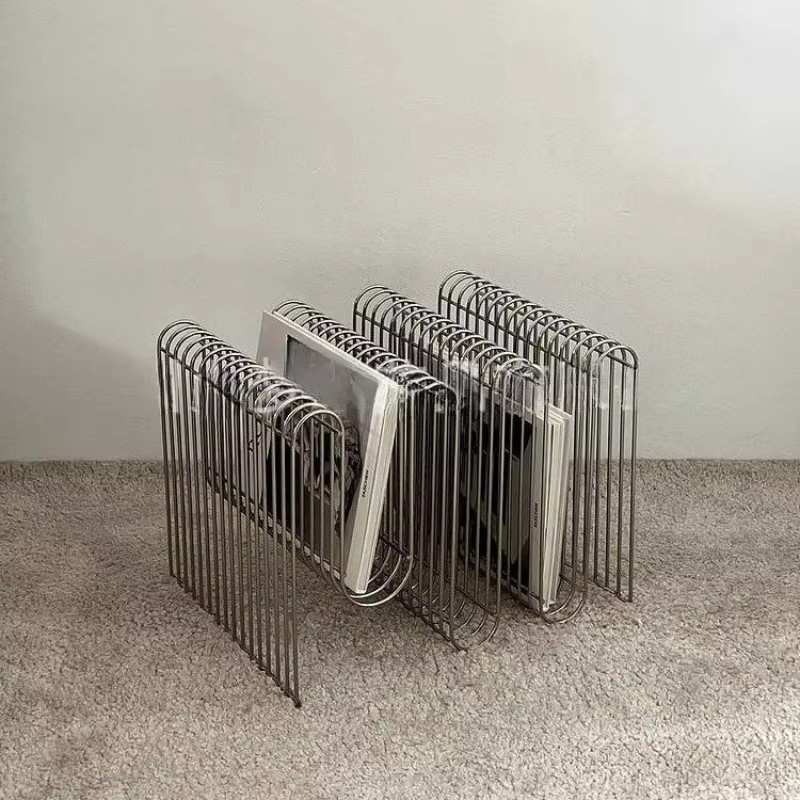 LIUSHADUOLA Couchtisch aus Metall im modernen Design für dein Wohnzimmer, rechteckiger Beistelltisch als Zeitschriftenständer und Bücherregal in Schwarz oder Silber - Bild 2