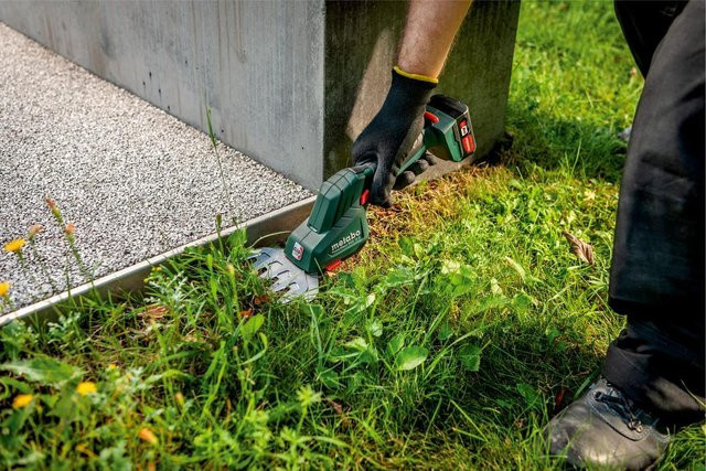 Metabo PowerMaxx SGS 12 Q Akku-Strauch- und Grasschere 12V in Grün/Schwarz mit 2Ah Akku und Ladegerät - Bild 1