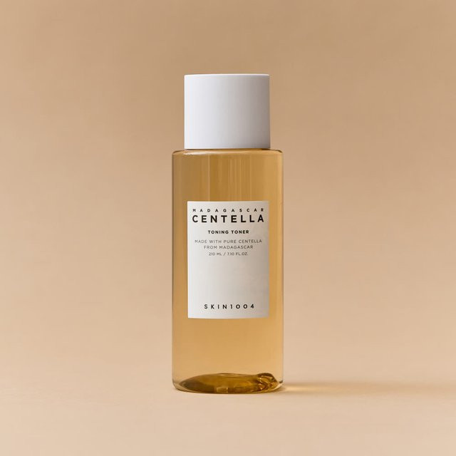 SKIN1004 Madagascar Centella Toning Toner, 210 ml, mit Niacinamid und Hyaluronsäure - Bild 1