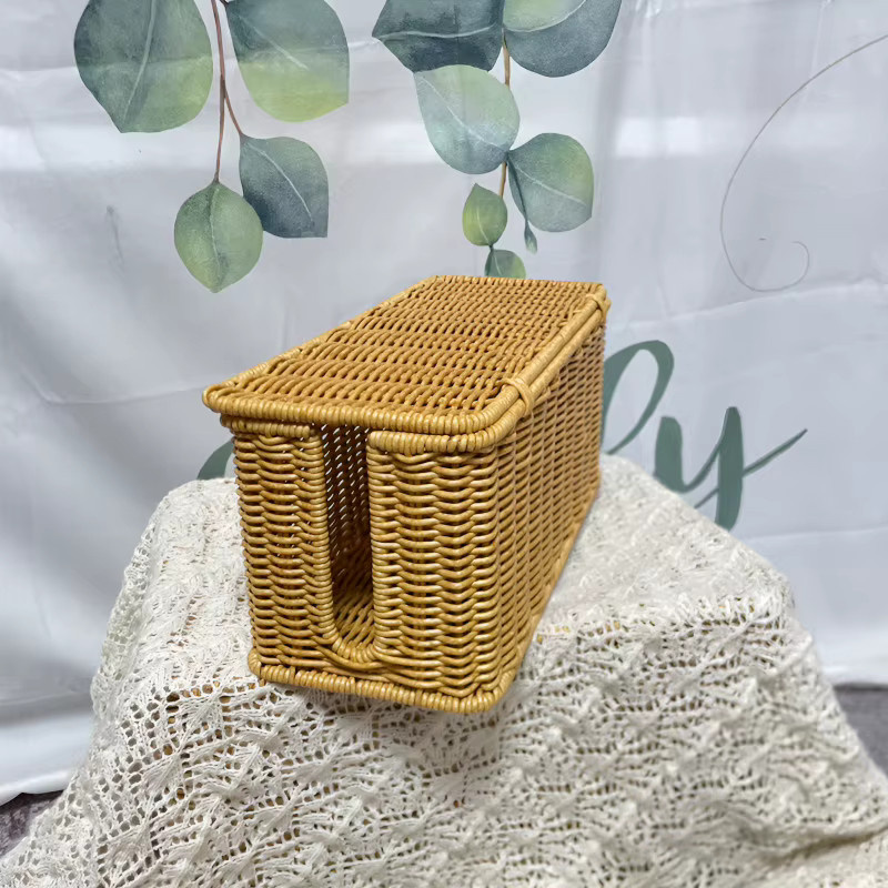 Desktop-Kabelmanagementbox aus Metall mit Rattan-Design in Beige zur Organisation von Steckdosenleisten und Datenkabeln - Bild 3