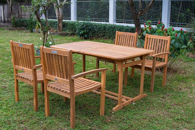 OUTFLEXX Garten-Essgruppe aus Akazie in Natur mit Ausziehtisch und 4 Armlehnensesseln, FSC-zertifiziert, B/T/H: 100 x 76 x 76 cm (Tisch) und 60 x 76 x 76 cm (Sessel) - Bild 1