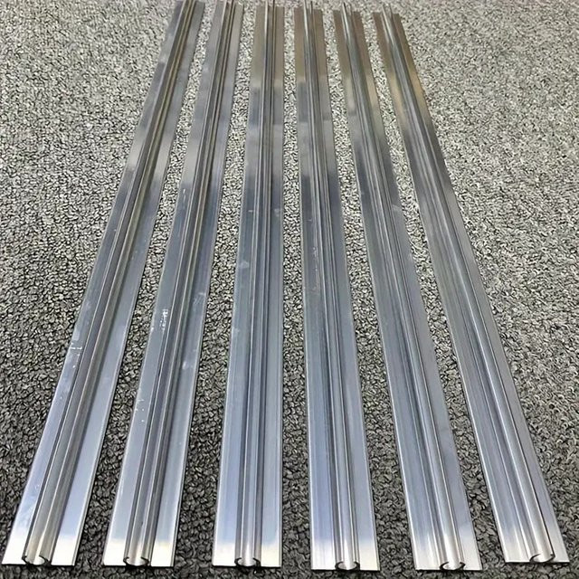 Aluminium Markisenbahn-Set für Wohnmobile und Wohnwagen mit C-Kanal, Streifen-Design, Farbe: Silber, Breite: 6 cm, Länge: 6 m - Bild 1