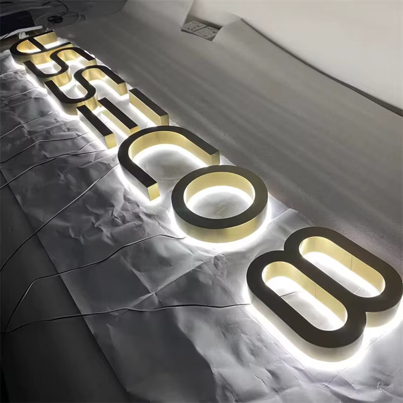 Beleuchtetes 3D-Geschäftsschild aus Metall in Gold/Messing für dein Firmenlogo und Gebäude-Dekoration - Bild 2
