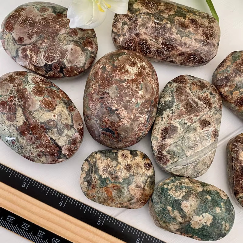 CrystalHola Natürlicher grüner Sakura-Palmenstein mit Kirschblütenmuster als Boho-Heimdekoration - Bild 3