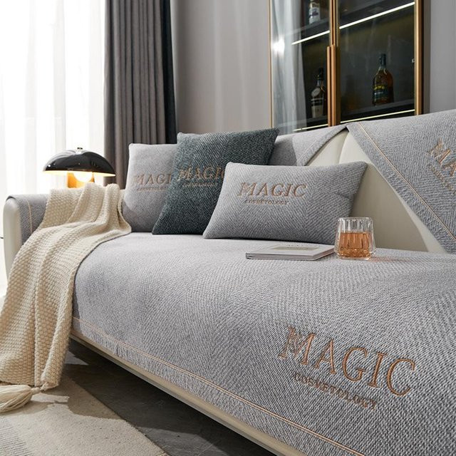 Nordisches Chenille Sofakissen in Grau mit rutschfester Lederunterseite, B/B: 70 x 70 cm - Bild 1