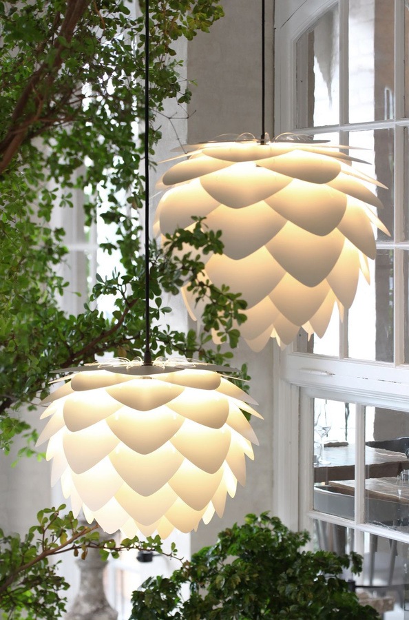 UMAGE Aluvia Leuchtenschirm in Weiß aus Kunststoff und Aluminium in Lotusblüten-Design - Bild 2