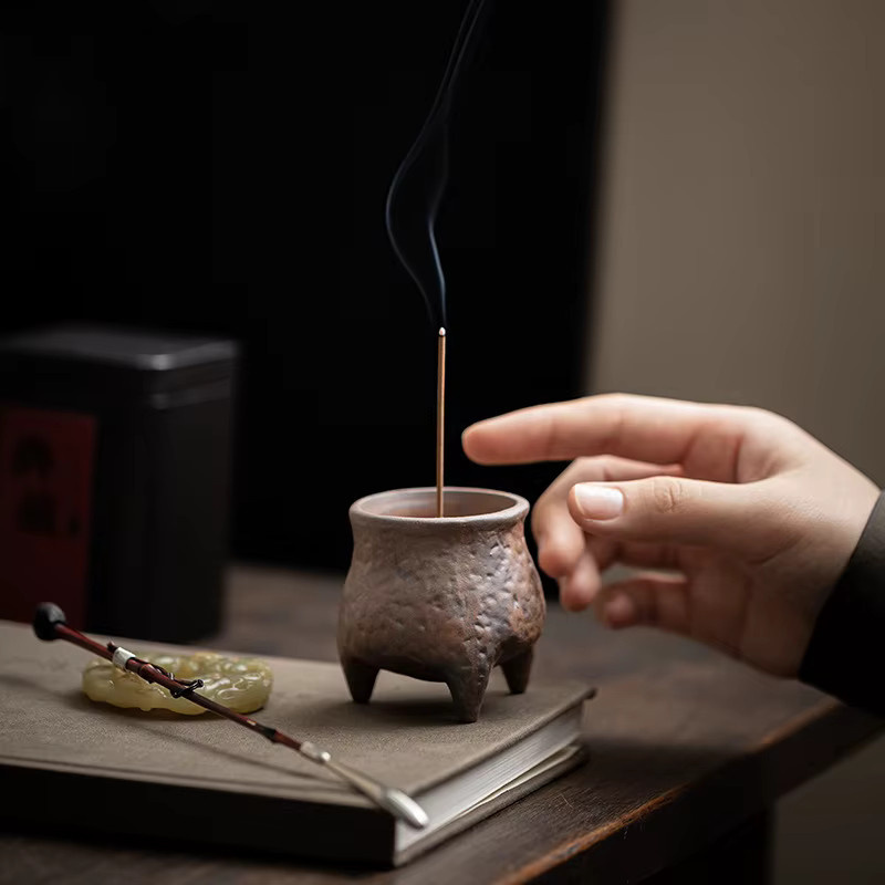 Retro Weihrauchbrenner aus Keramik in Braun, runder Dreibeiniger Räuchereinsatz für Aromatherapie und Teezeremonien - Bild 3