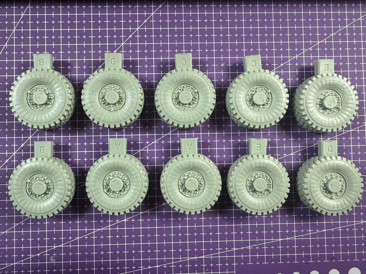 GK MKR16 Anhänger-Harzreifen, Gussharzmodell-Bausatz, 1/35, unbemalt - Bild 2