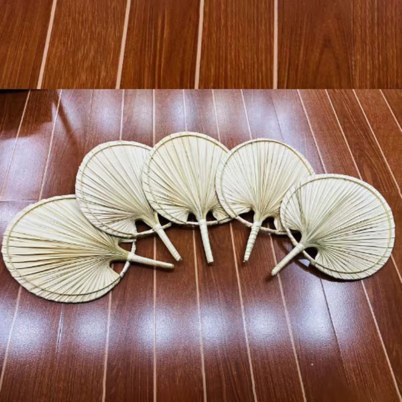 Handgefertigter Rattan-Fächer aus natürlichen Palmblättern in Beige als Wandkunst und rustikale Dekoration - Bild 2