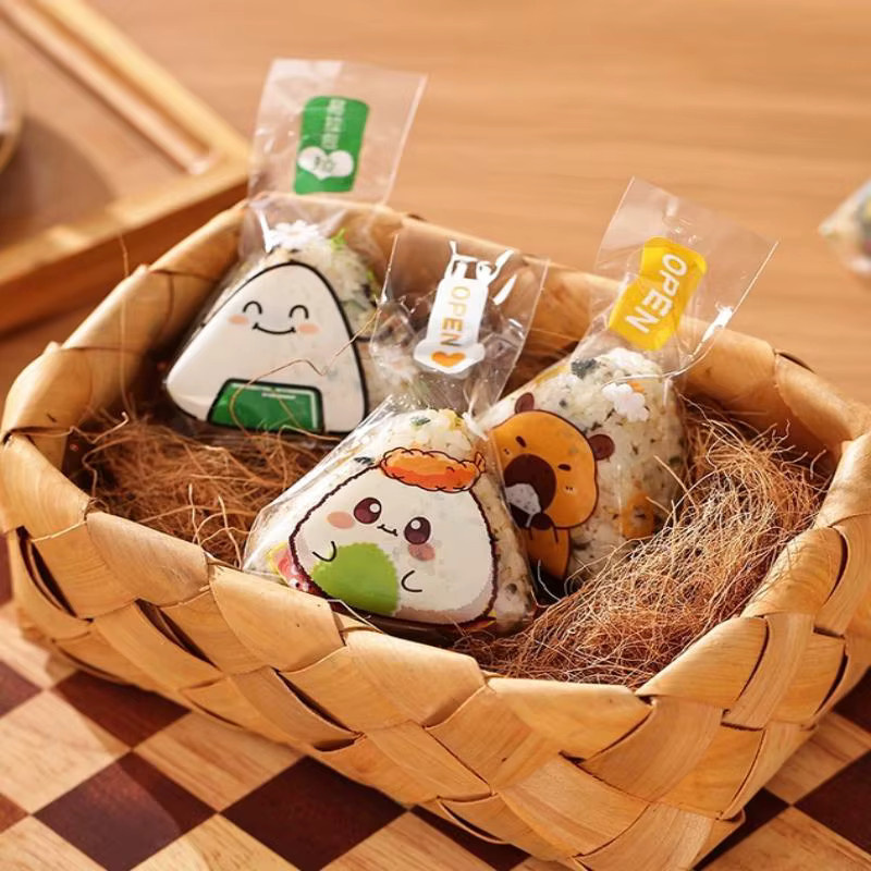 50 oder 100 Stück transparente Dreieck Onigiri Sushi Taschen mit Cartoon Capybara Motiv aus Kunststoff für Bento und Reisbälle - Bild 3