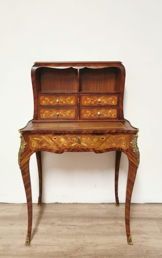 Damensekretär Antikhof Brück aus Rosenholz mit floralen Intarsien in Braun, B/T/H: 115 x 70 x 52 cm - Bild 1