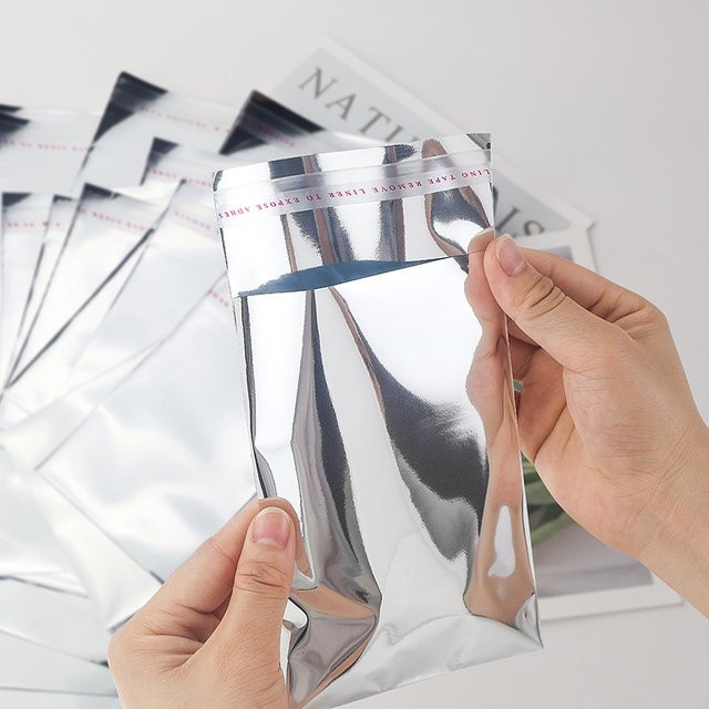 100 Stück selbstklebende Aluminiumfolie Beutel in Silber zur Verpackung von Geschenken und Postkarten - Bild 1