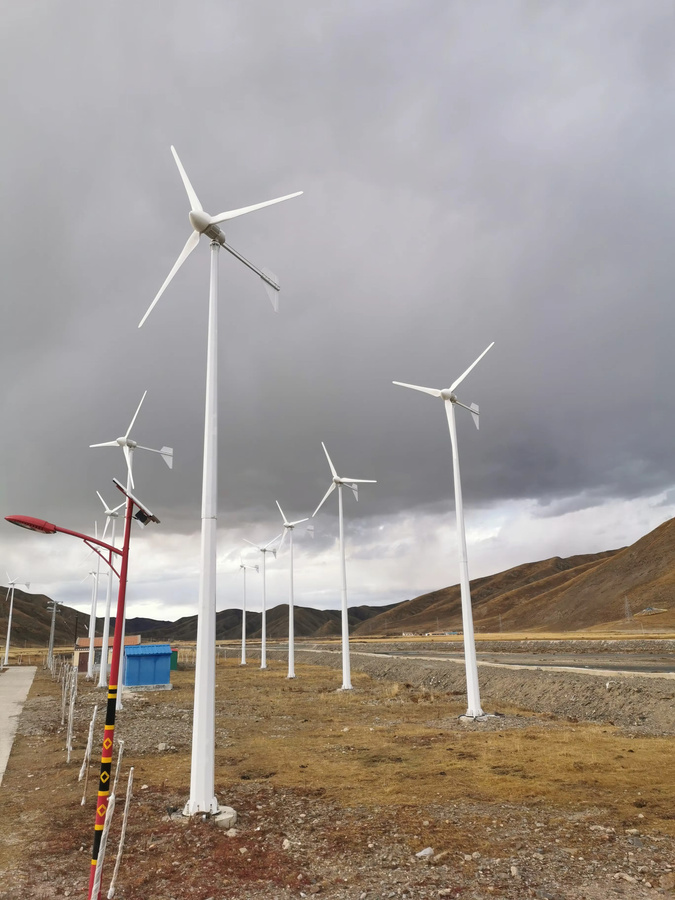 KUOXUAN Windkraftanlage 5000W für Zuhause und Bauernhof, effizientes Windmühlen-Netzanschluss-System in Weiß - Bild 3