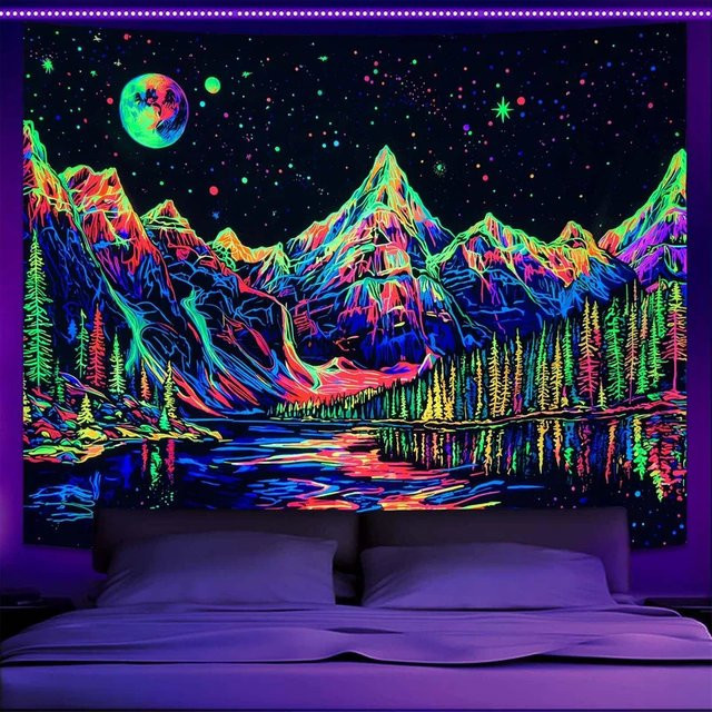 VIKAMA UV-reaktiver Wandbehang mit psychedelischem Galaxien-Wald-Motiv, Mehrfarbig, B/H: 130 x 130 cm - Bild 1