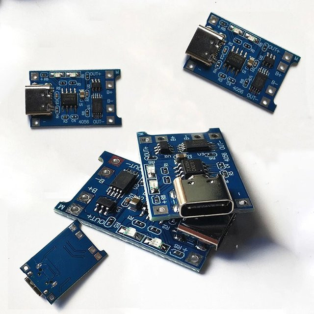 VORTNGLE TP4056 Lademodul für 18650 Lithium-Akkus mit Schutzfunktion und USB-C sowie Micro-USB Anschluss in Blau - Bild 1
