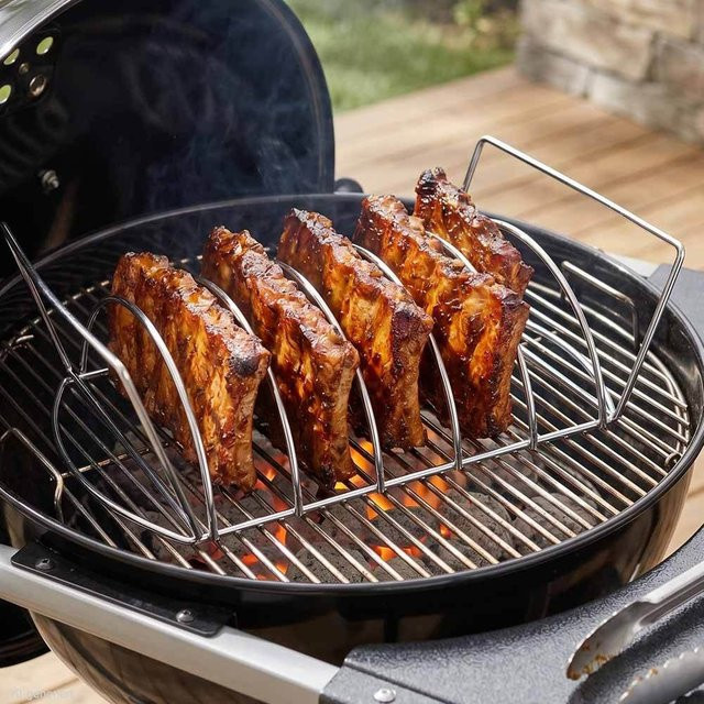 Beidseitig nutzbarer Spare-Rib-Halter und Bratenkorb in Silber für Gasgrill und Holzkohlegrill - Bild 1