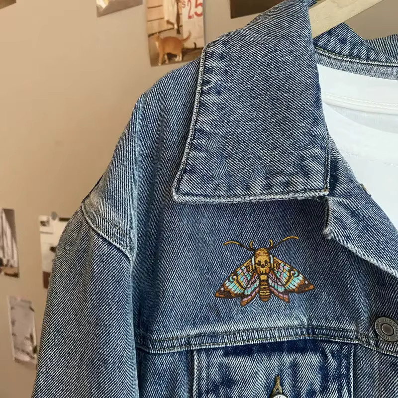 Bunter Motten-Patch zum Aufbügeln oder Aufnähen für Kleidung, Kappen und Taschen in Mehrfarbig - Bild 2
