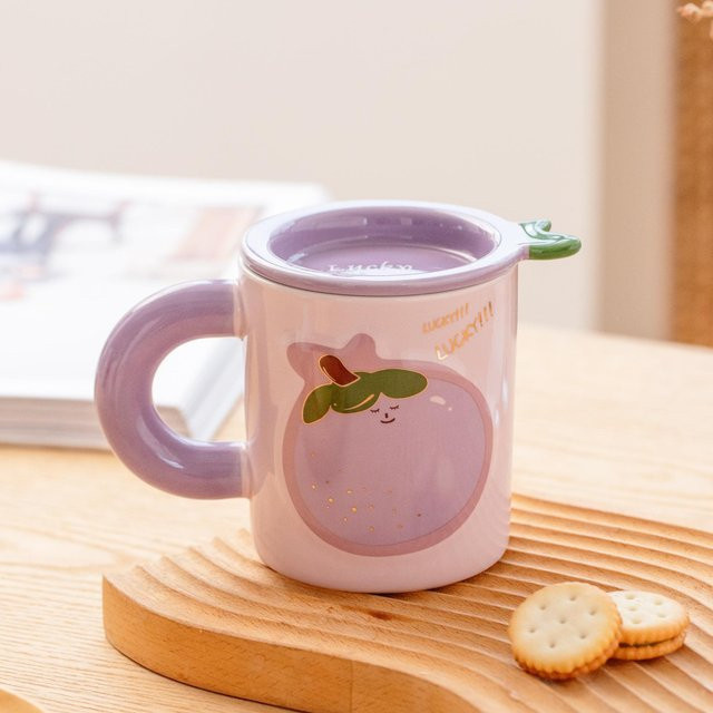 Sommerfrucht Keramiktasse mit Deckel von Yiran bag in Grau, 360 ml - Bild 1