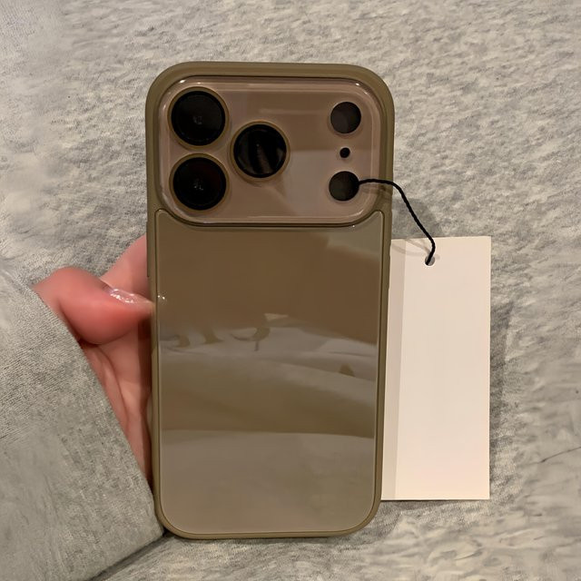 Stoßfeste iPhone Kamera Schutzhülle aus gehärtetem Glas mit glänzender Rückseite in Braun für iPhone 17 16 15 14 13 12 Pro Max 11 - Bild 1