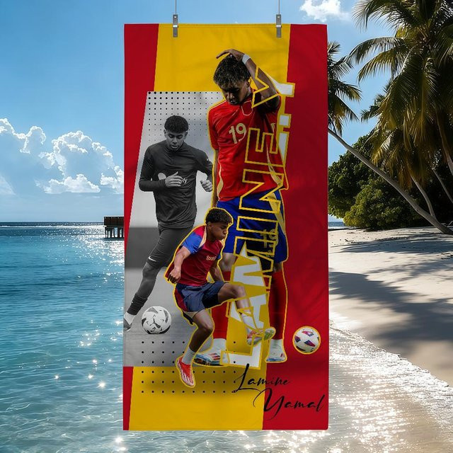 Schnelltrocknendes Mikrofaser-Strandhandtuch Fußballstar Lamine Yamal, Mehrfarbig, B: 60 cm, H: 120 cm - Bild 1