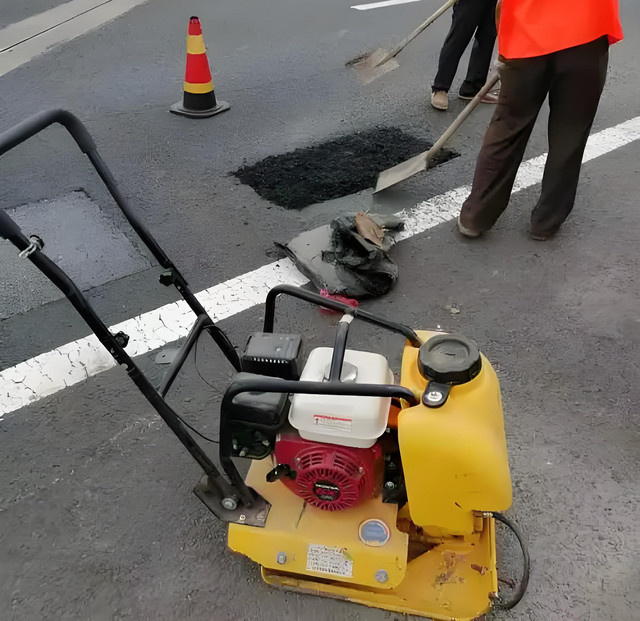 Tragbare Rüttelplatte für Bauausrüstung in Gelb und Multicolour - Bild 1