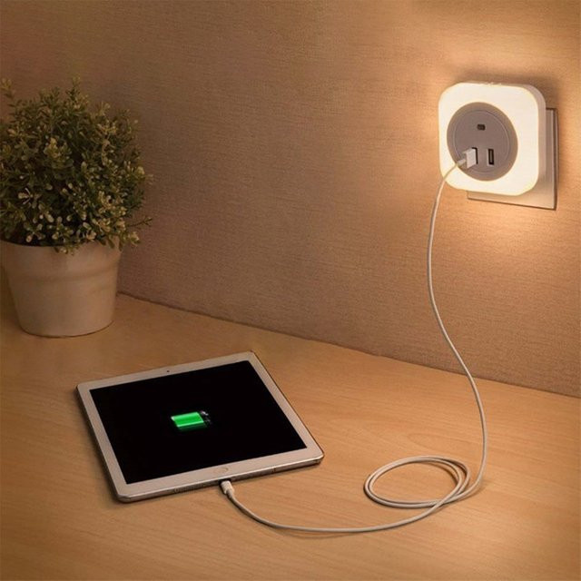 LED Nachtlicht mit Bewegungssensor und Dual USB Ladebuchsen in Weiß, Warmweiß - Bild 1
