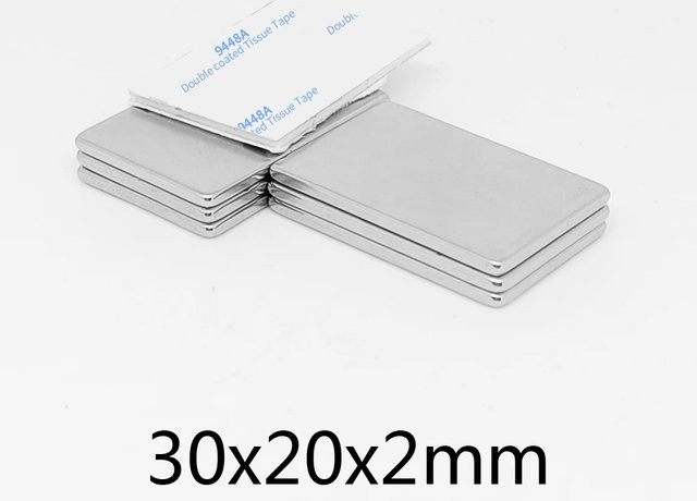 Starker Magnetblock in Silber mit selbstdoppelseitigem Klebeband, B/T/H: 3,0 x 2,0 x 0,2 cm - Bild 1