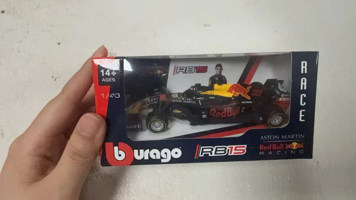 Bburago Ferrari SF25 Monza, Legierungsauto-Druckgussmodell, 1:43, ab 14 Jahren - Bild 1