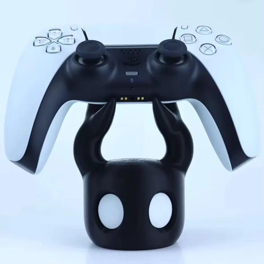 Universeller Spielcontroller-Ständer im Hollow Knight Design für PS4, PS5 und Nintendo Switch als Gaming-Zubehör für deinen Desktop - Bild 2