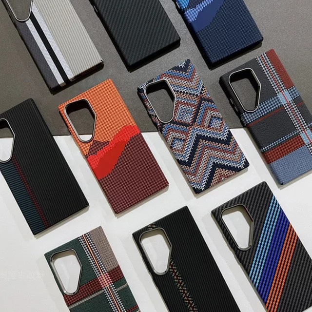Stoßfeste Carbon Fiber Schutzhülle für Samsung Galaxy S25 Ultra, S24 und S23 Plus mit MagSafe Unterstützung in Schwarz - Bild 1