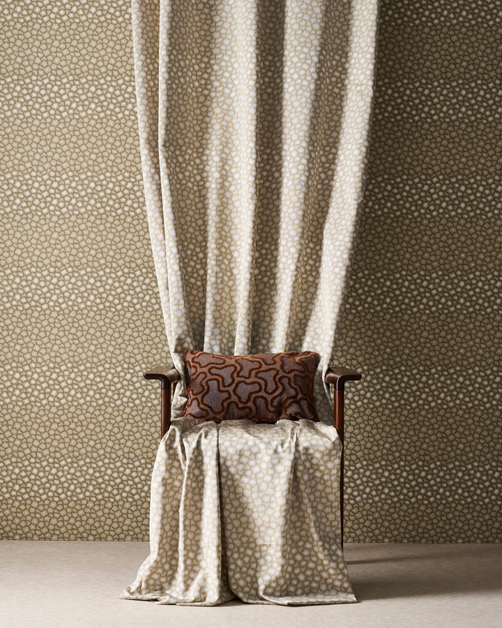 Harlequin Tapete Loam in Sandstone mit modernem Animal Print aus Vlies - Bild 2