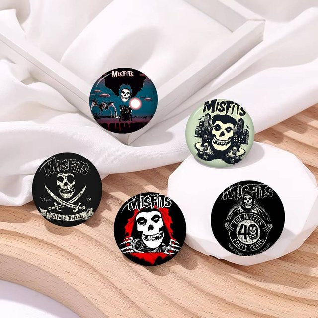 Brosche Misfits Anime, Bunt, Cartoon-Anstecknadel - Bild 1