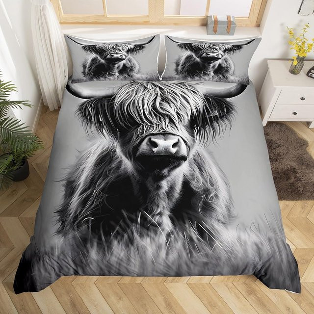 Your Warm Home Bettwäsche-Set Highland Cattle mit geometrischem Holzplanken-Design in Grau, bestehend aus Bettbezug und Kissenbezügen, Breite: 200 cm, Höhe: 200 cm, Kissenbezug: 50 x 70 cm - Bild 1