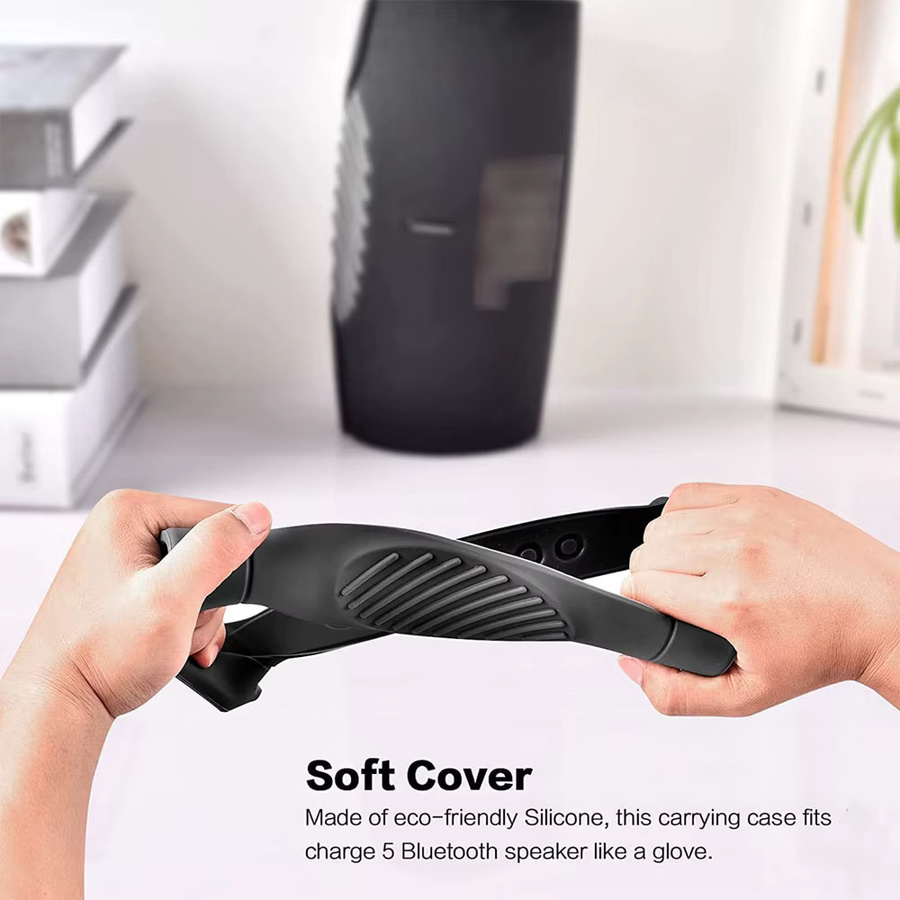 Silikonhülle für JBL Charge 5 Bluetooth-Lautsprecher in Schwarz mit Schultergurt und Karabiner - Bild 3