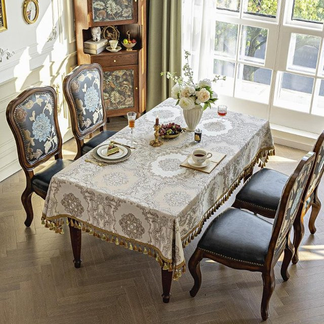 Luxuriöse rechteckige Tischdecke mit Quasten von JMG Household Supplies in Beige, Florales Jacquard-Design, B/T: 110 x 170 cm - Bild 1