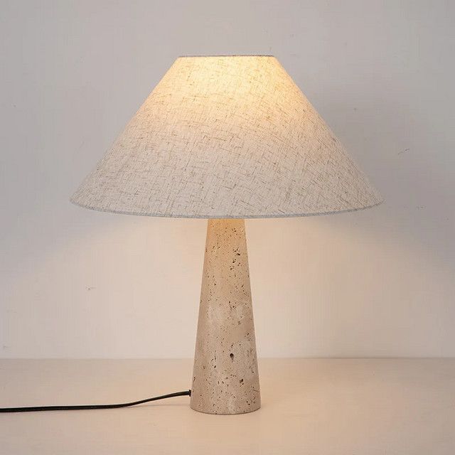 HomeLover Wabi-Sabi Tischlampe aus gelbem Travertin und Stoff für Wohnzimmer und Schlafzimmer - Bild 1