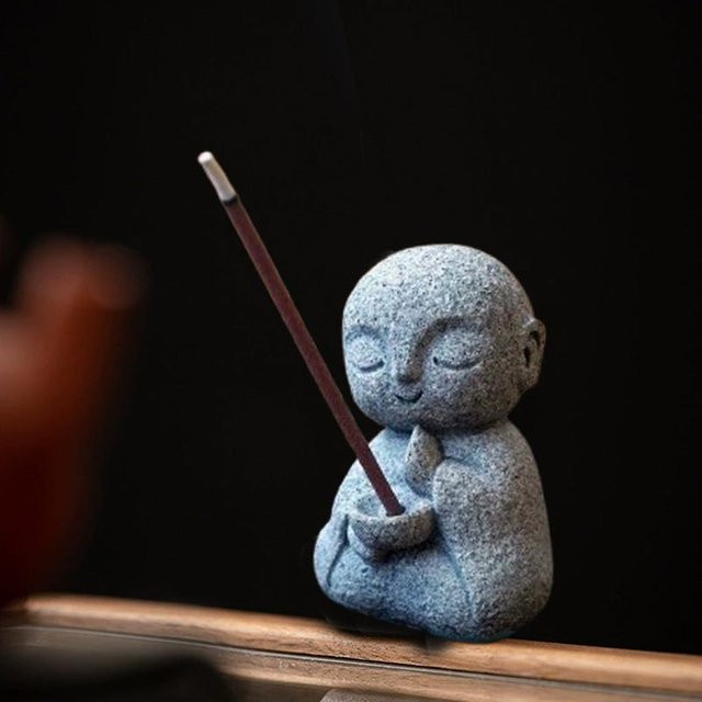 ChouJay Japanischer Jizo Mönch Räucherstäbchenhalter aus Sandstein in Grau für Zen-Dekoration - Bild 1